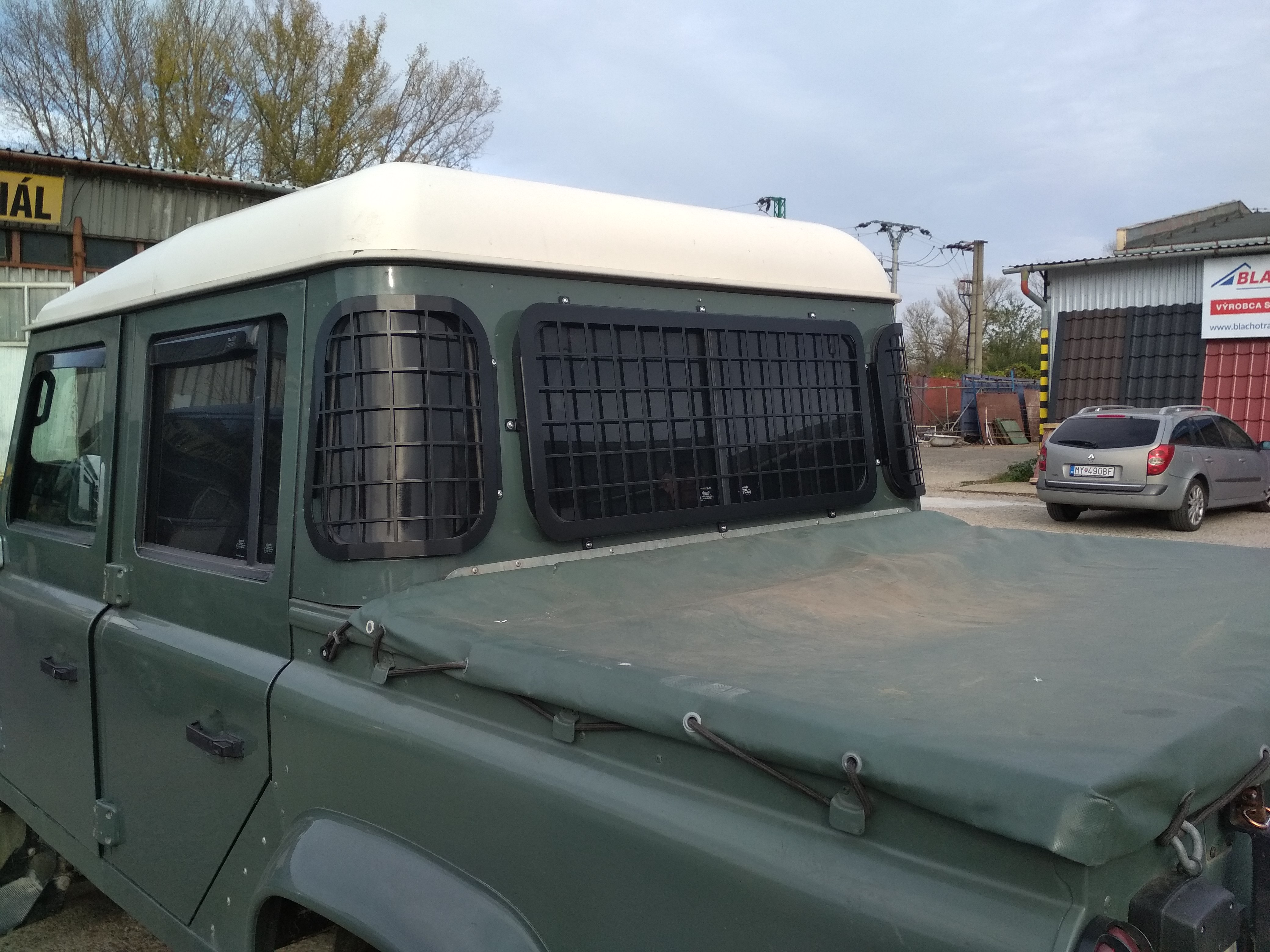 rear window guards Defender Truck Cab or Double Cab Land Rover Defender Discovery parts accesories
